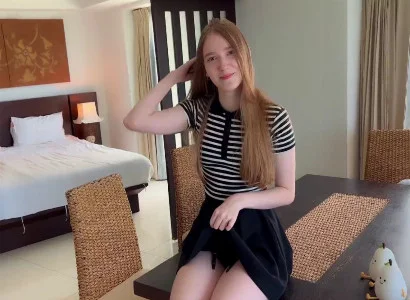 Anh du khách tự do gạ gẫm cô lễ tân homestay