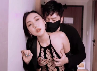 Bà vợ bán thân cho sếp để trả nợ cho chồng