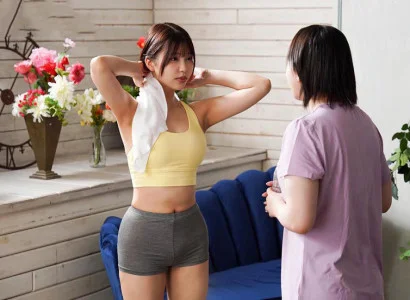 Cô nàng gợi cảm tập yoga xong bị nện trên thảm